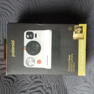Polaroid Now instant camera gift box